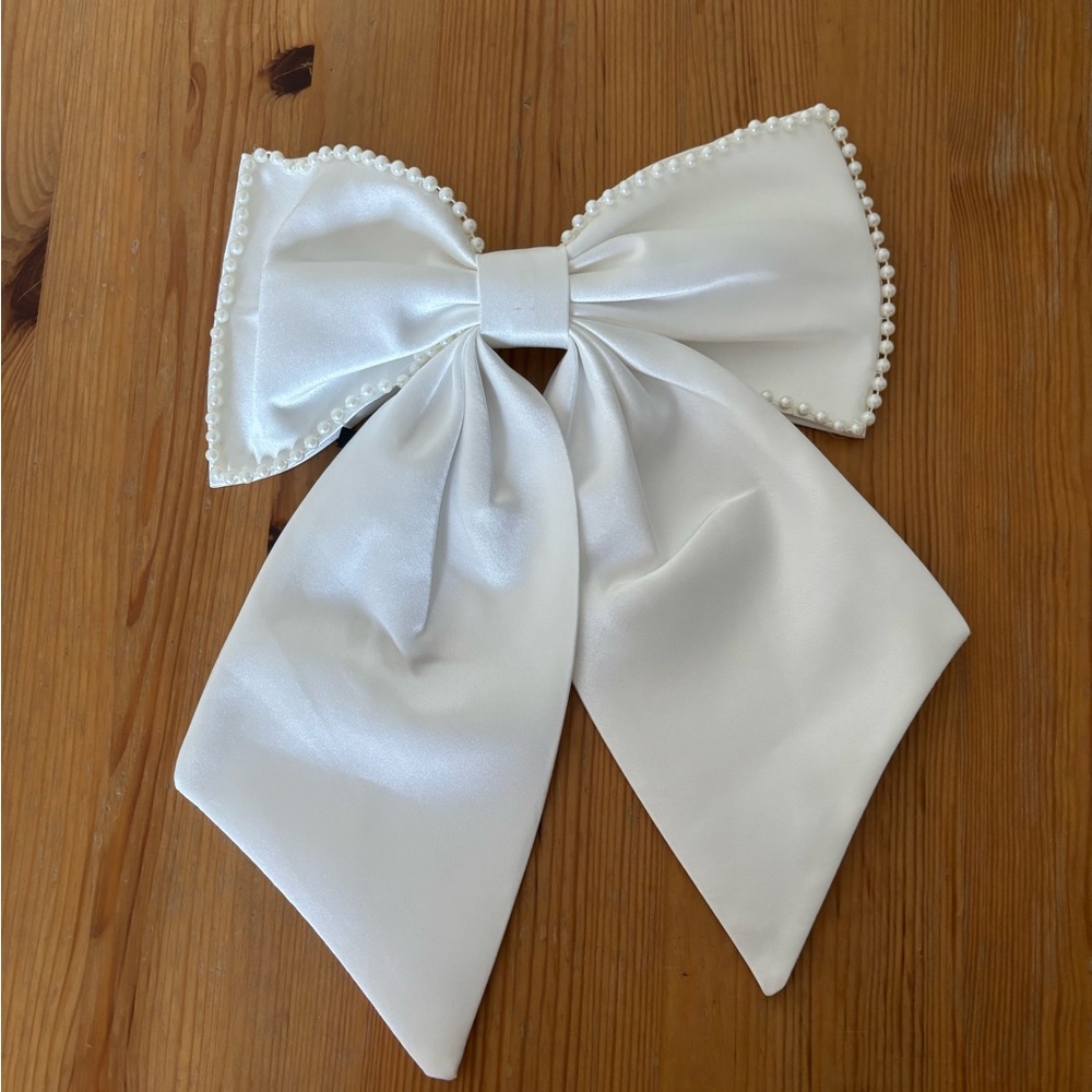 ALT Beverly Bridal Bow - White